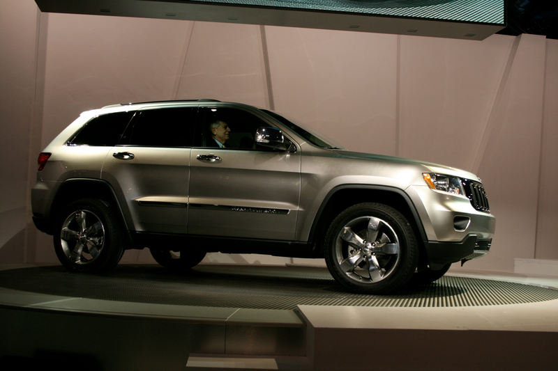 Illustration for article titled 2011 Jeep Grand Cherokee: Mercedes Chassis Meets Hemi Power